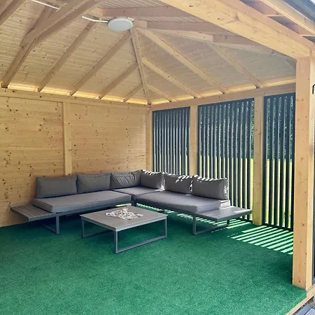 Apartament Przystanek *